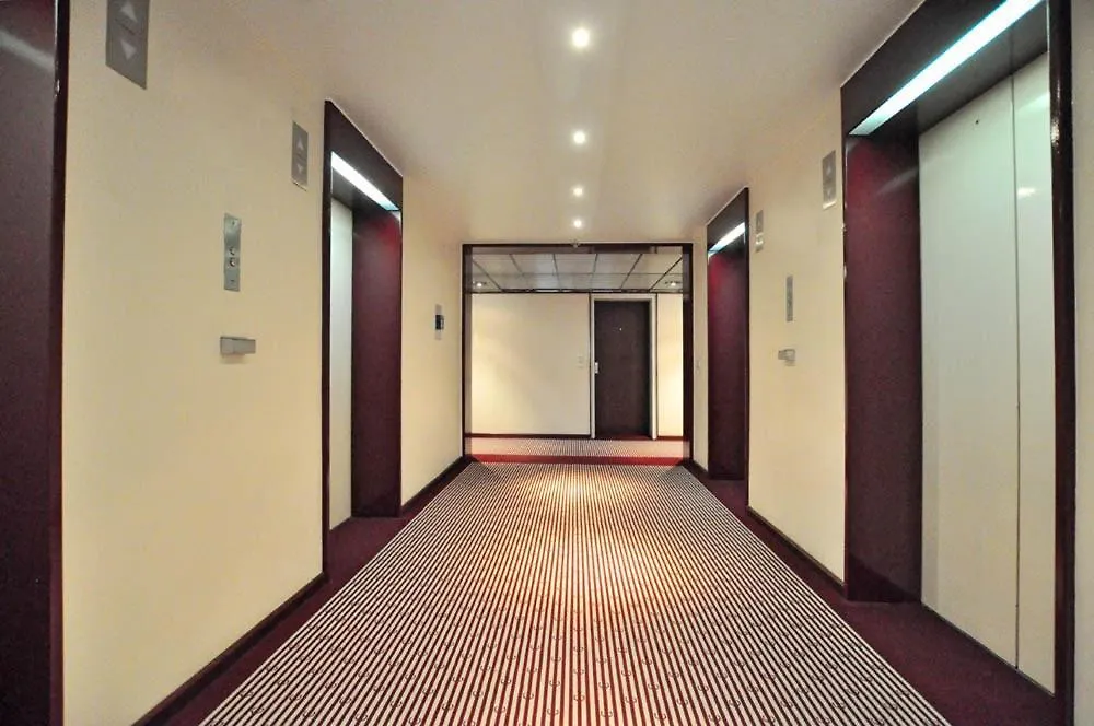 Axa Tower Apartment كولونيا 0*,