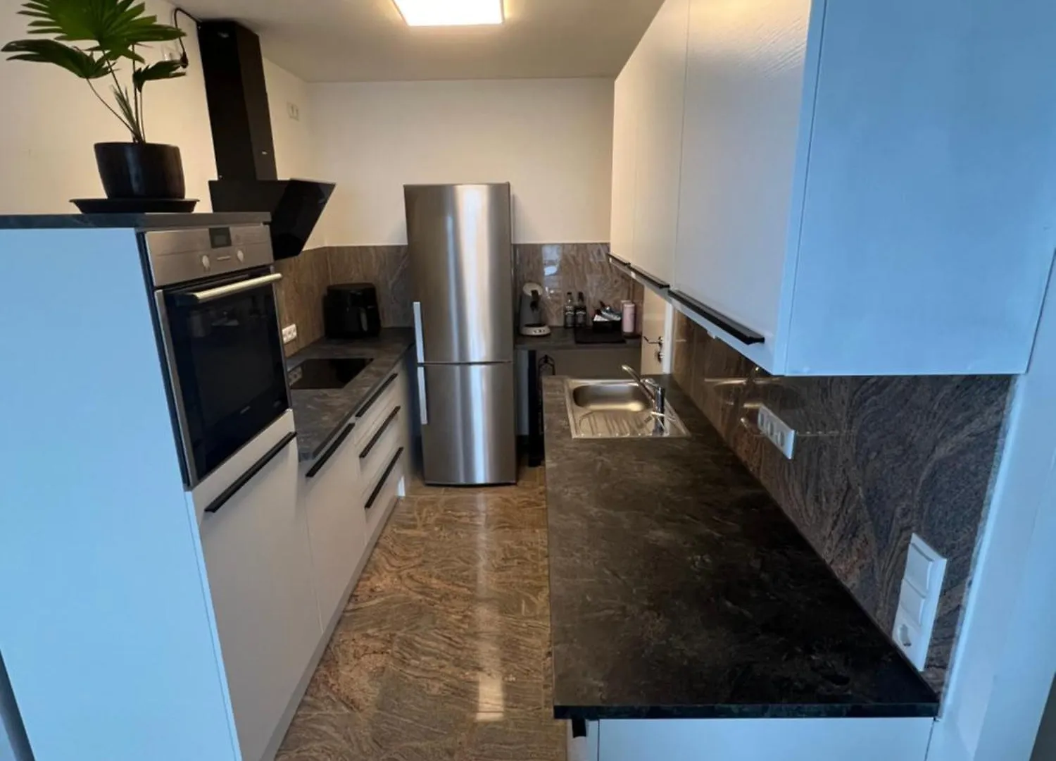 Axa Tower Apartment كولونيا